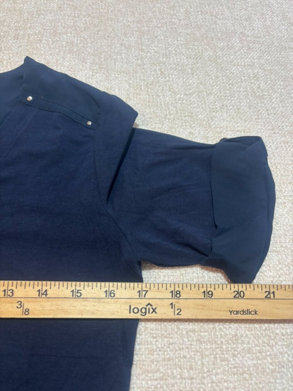 NWT Carmen Marc Valvo Navy V-Neck Button Blouse Size S - Picture 3 of 9